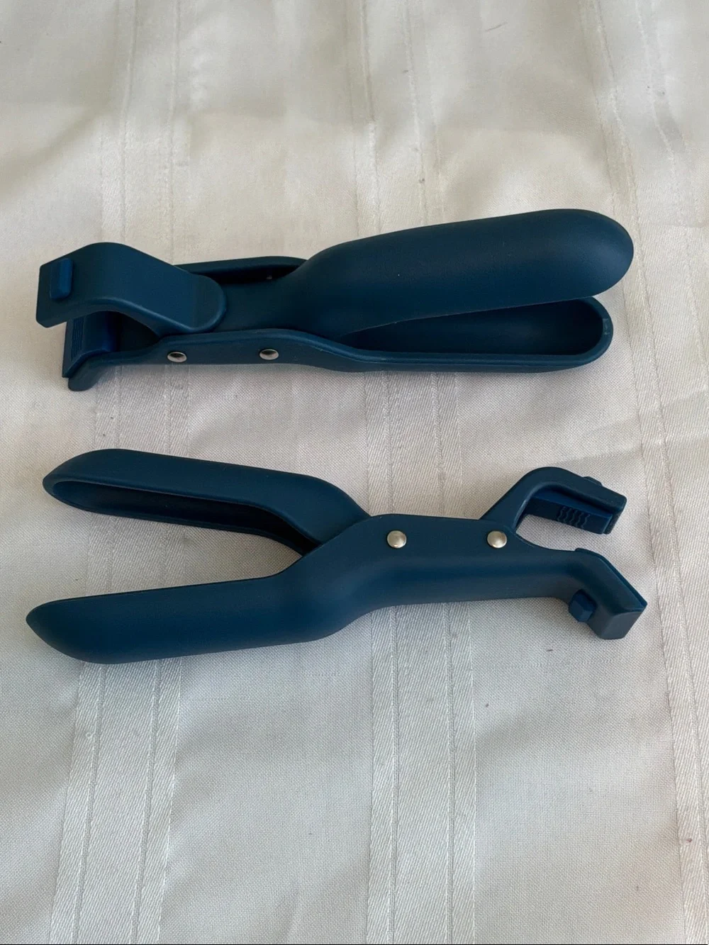 Cool Grippers heat resistant kitchen tongs lift remove hot bowls bakeware
